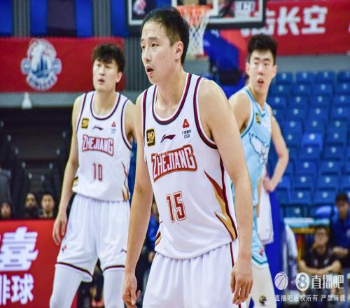 王奕博：去青岛更多的不是因为合同我首先想的是能上场打球