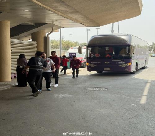 大战在即！中国男篮提前两个多小时抵达球馆比韩国队早得多