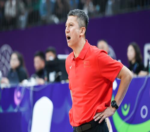 媒体人：韩国开局打得非常灵中国男篮要杀伤守是守不下来的