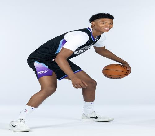 NBA生涯的第一个生日！爵士官方祝贝利19岁生日快乐！