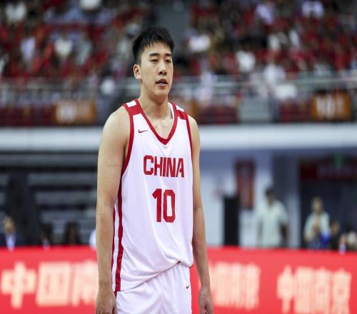 媒体人：王俊杰是这届中国男篮唯一一个在前场啥活都会干的前锋