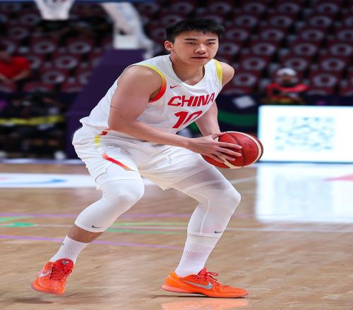 锋线的答案！媒体人：王俊杰太优秀了千万别回CBA