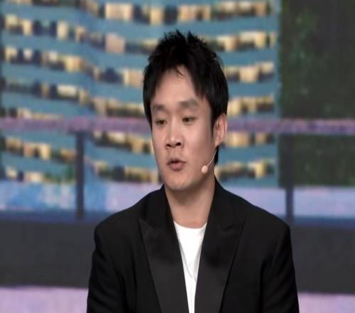 小丁：比赛千变万化但大家始终团结今天第一次解说&看得很感动
