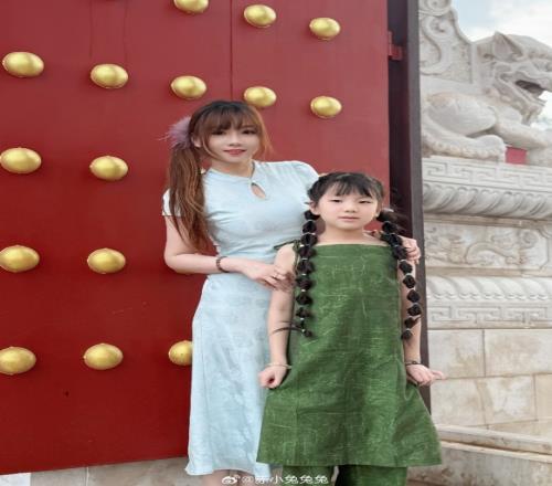 OWL解说赤小兔晒照：塑料姐妹拍完就拜拜了您嘞