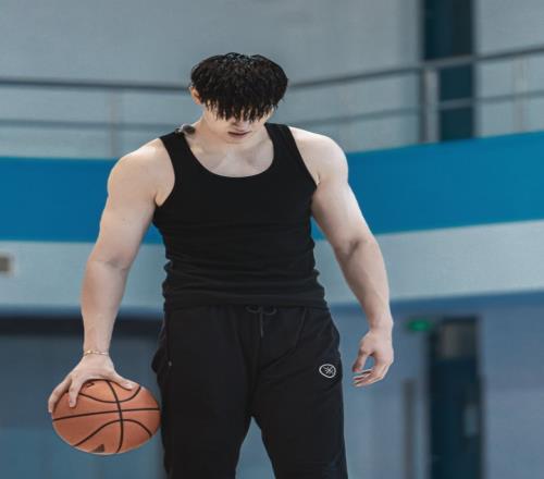 留在NBA别回来了！曾凡博更新INS努力训练中！变得相当壮实啊！