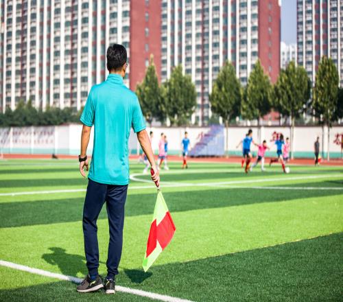 媒体人：上海高中里男生喜欢足球的不少，踢球和学习可互相促进