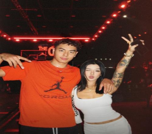 又来撒狗粮啦！李添荣女友晒近照：帅哥聚会