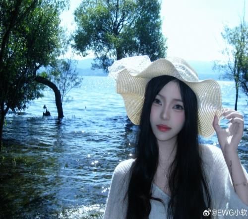永劫无间EWG女职业选手晒照：天气刚好，微风不燥