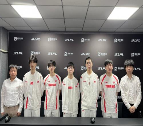 WE赛后群访Monki：换下心情从12中走出来希望下一场打TES拿下