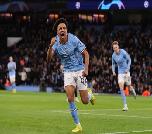 talkSPORT：森林愿给里科刘易斯开双倍薪水据悉球员在考虑转会