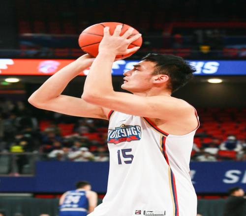 上赛季场均2.8分2.5板！媒体人：山西男篮签下前同曦内线刘东