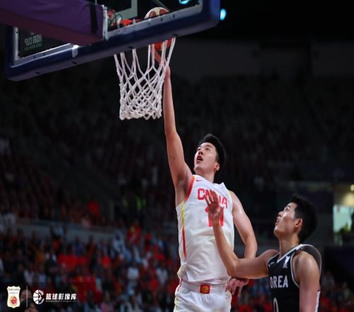 澎湃新闻：从“被吼”到“强到尿检”王俊杰是中国男篮的答案吗