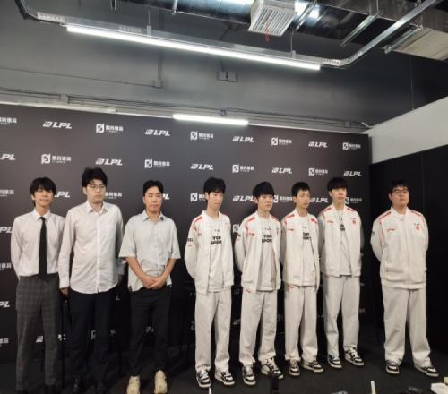 TES赛后群访JKL：今天小规模团战打的比较好转线运营会很轻松