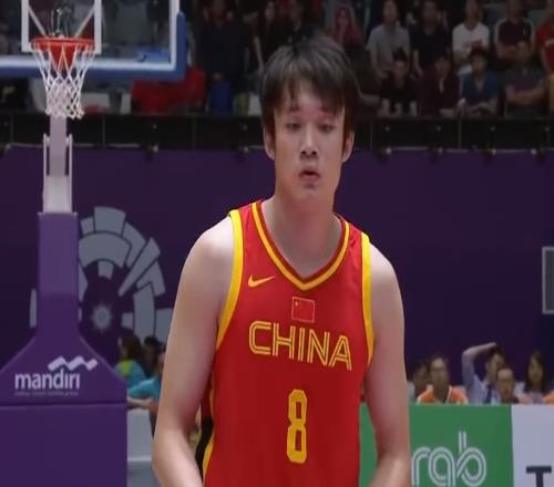 丁彦雨航：现在有更多年轻人在努力拼搏相信中国男篮会越来越好