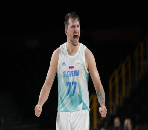 湖记：东契奇两战出场44分钟得45分换算成NBA比赛大约场均37分
