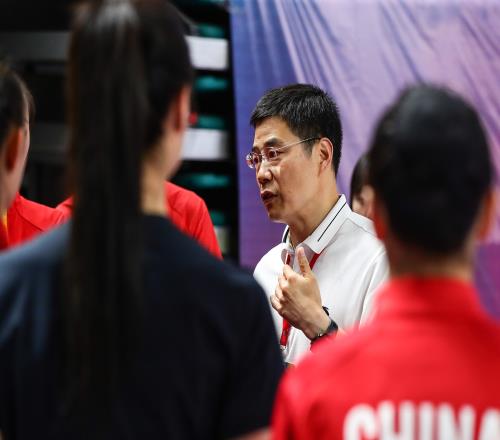 媒体人：篮协敢在女篮新败时让杨瀚森休战也敢让郭士强带亲兵