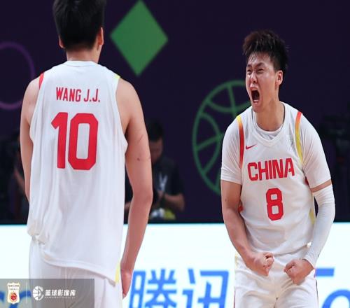媒体人：男篮终于以正面形象喜提热搜榜首我们就该做亚洲最强队