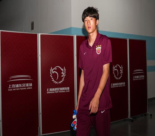 上海海港B队主力门将李智良首次在盐城队客场比赛出场