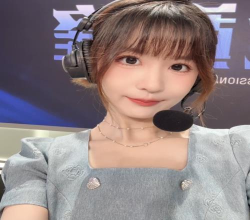 便宜兮夜这小子了！解说瞳夕晒照：蓝色心情