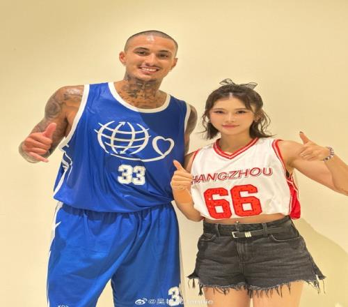 跨界联动！吴艳妮晒与库兹马、杰伦布朗、姚明等人的合照