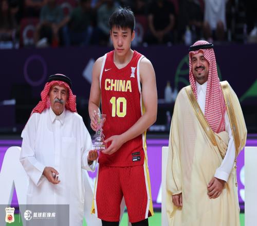 媒体人：后仰金鸡独立成王俊杰招牌动作亚洲杯对他自信提升巨大