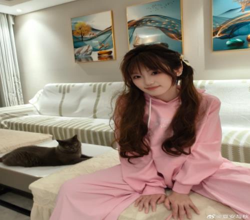 LPL主持夏安晒照：哎哟喂，酱紫乖吗宝宝