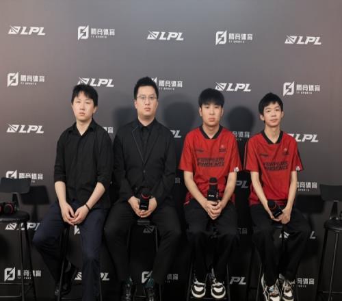 FPX赛后群访教练：要打好我们自己的内容练出我们自己的东西