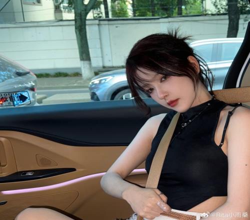 解说Rita晒照：昨天盘了个好好看的头发！俺得分享一下子