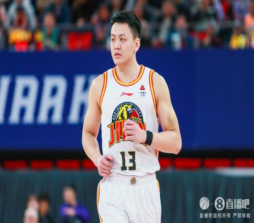 直播吧：姜宇星2+1的C类合同加盟辽宁换刘雁宇+赵率舟+部分现金