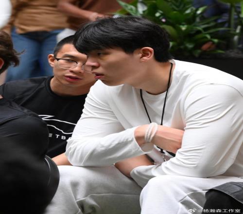 眼！杨瀚森抵达纽约参加NBA新秀培训课程