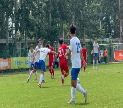 中国青少年足球联赛，上海海港U17队以小组第二名挺进下一阶段