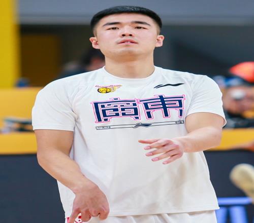 媒体人：张文逸留广东因成长空间杜锋骂归骂&一直都愿给纠错机会