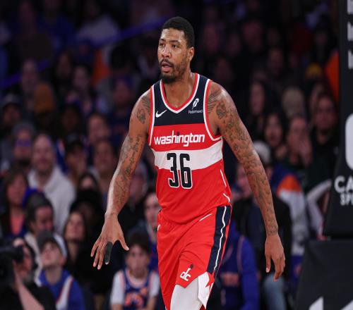 NBA球探：雷迪克应该让斯玛特取代八村塁首发否则首发缺少领防人