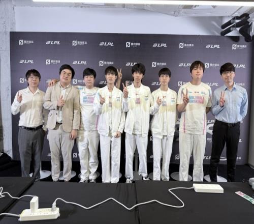 BLG赛后群访教练：我们调整了游戏内的打法期望是可以进决赛吧