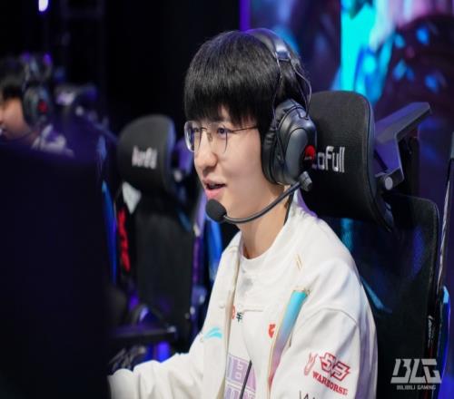 生气了！不敌iG后，Elk韩服排到GALA直接把GALA芸阿娜杀成28并拿下MVP！