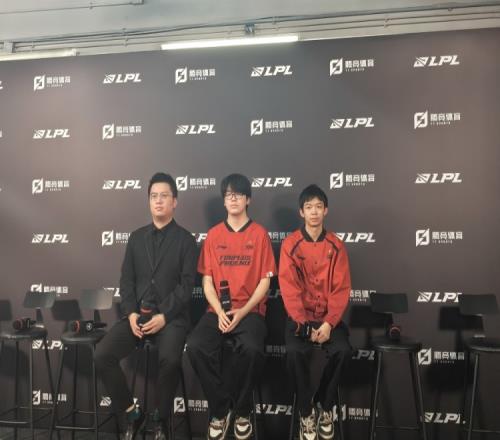 FPX赛后群访教练：BLG和TES都很强要做好我们自己的比赛内容