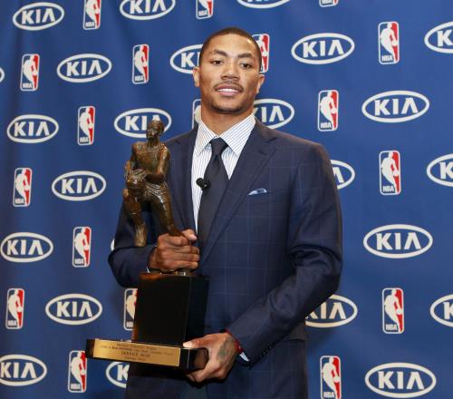 罗斯7年公牛生涯场均19.7分6.2助斩获最佳新秀&历史最年轻MVP