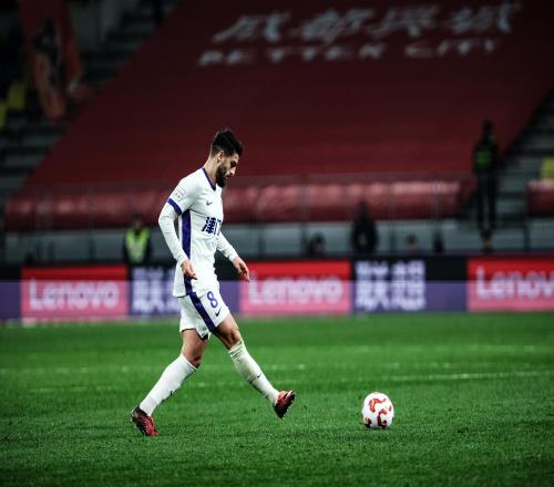 记者：年底合同到期的哈达斯，已与津门虎就续约达成一致