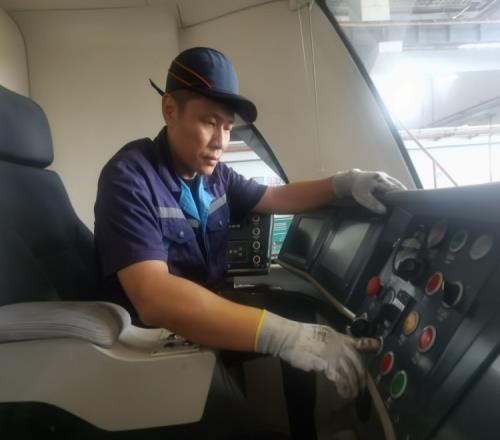 公交维修工踢进汉超赛场！龙凯：汉超让我重拾少年时代的足球梦