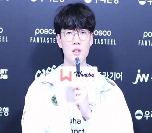 Viper：今年S赛在中国，很想吃黄焖鸡煲仔饭，米线店有机会就去