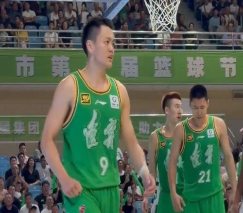 辽宁男篮热身赛90比79击败美国TBT阿肯色州队姜宇星得到10分