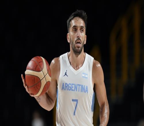 坎帕佐曝NBA球员不尊重教练：开战术会议一队友戴耳机听音乐