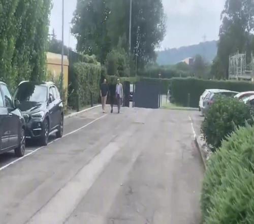 记者：可以问个三个字母的单词吗阿尔特塔：我以为你要说妈妈