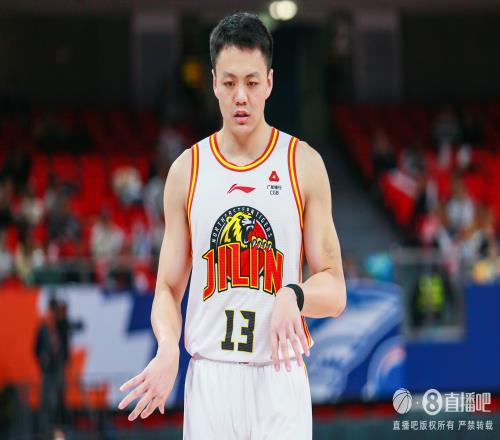 媒体人：辽宁和吉林关于姜宇星的交易确定谈妥交易合同已经落笔