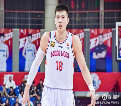 媒体人：广东要么说服焦泊乔留队要么再交易他的所有权进行补强