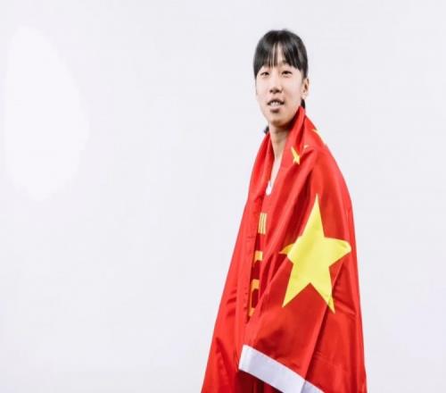 郑馨茹：前段时间脚踝受伤现在恢复得还可以和队友的磨合好很多
