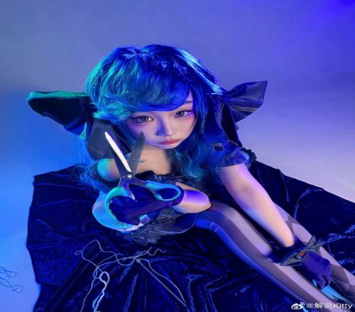 女解说Kitty晒出COS照：格温这么出装