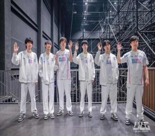 BLG成功锁定2025LPL第三赛段登峰组前三名将确保自己能在季后赛首轮挑选对手