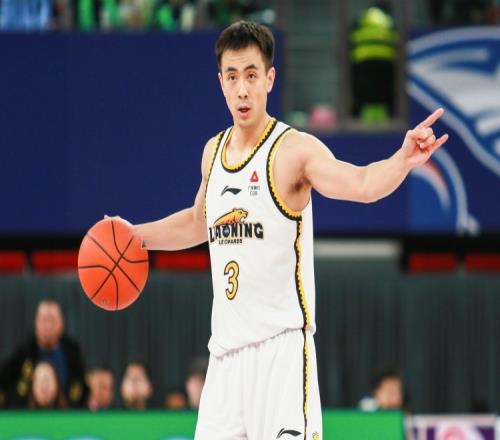 媒体人：大学生后卫球员最欣赏的CBA后卫80%90%的答案是赵继伟