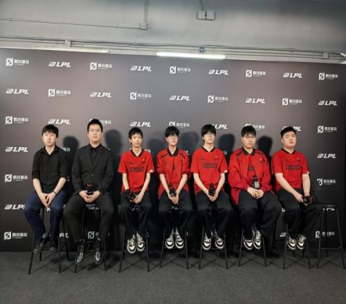 FPX赛后群访Jiejie：队伍发挥还有小瑕疵回去复盘要改掉